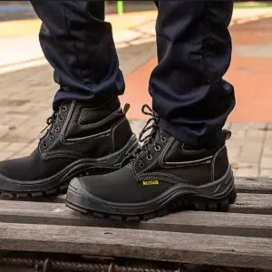 Botas de seguridad dieléctricas con punta de acero marca Tropa