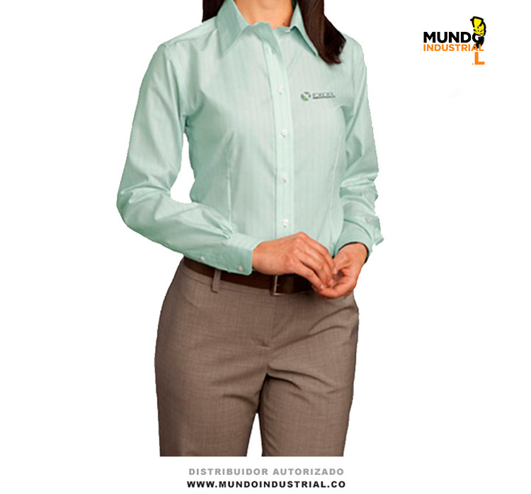 Uniforme administrativo para mujer